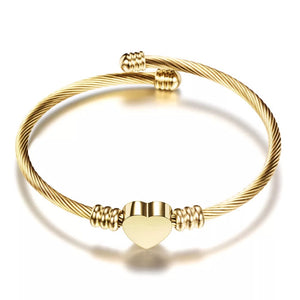 Elegant Gold Heart Bracelet