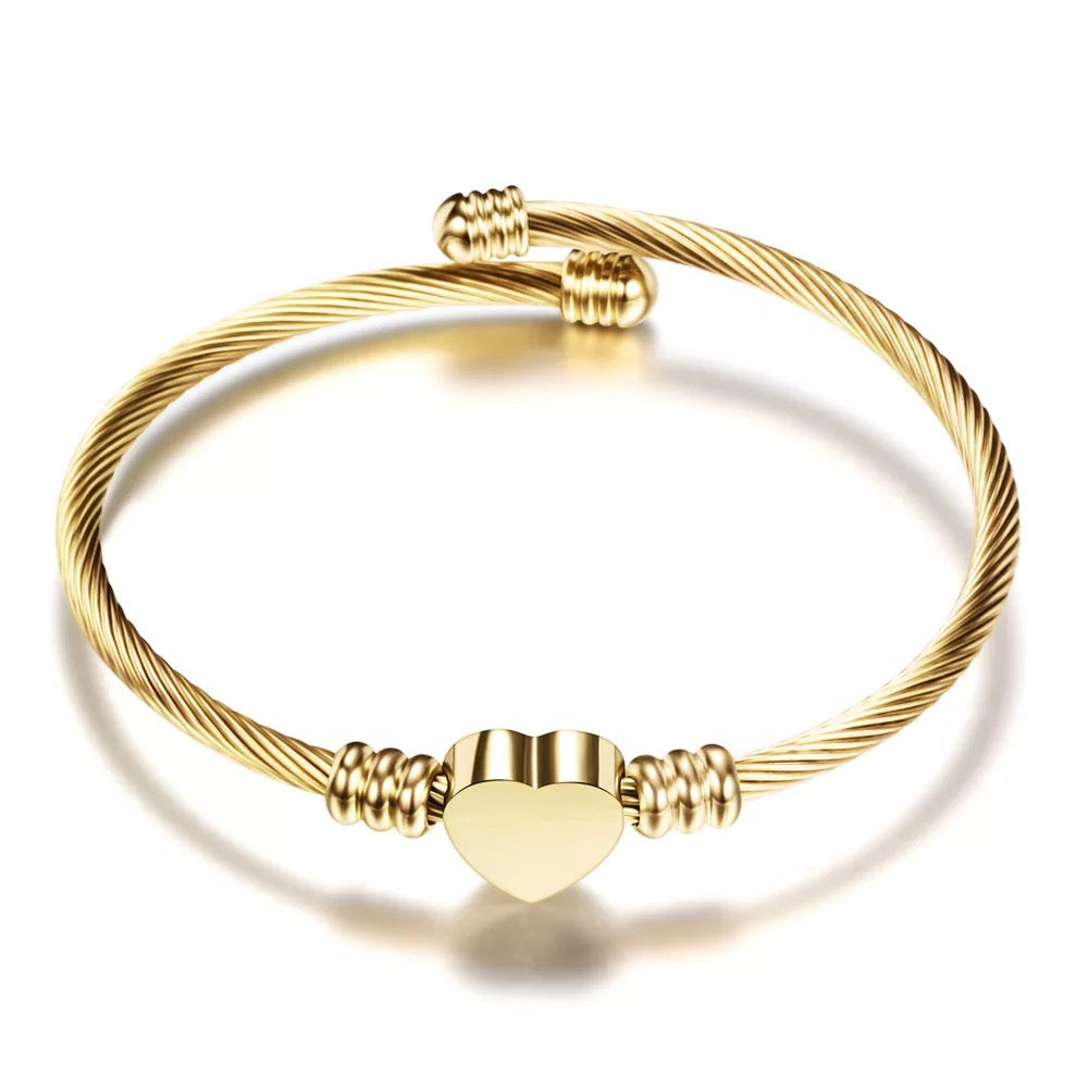 Elegant Gold Heart Bracelet